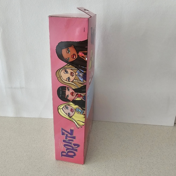 Bratz Doll 9.5" Full Size Blonde CLOE 20 Year Aniversary MGA Toy Christmas Gift - Picture 4 of 12